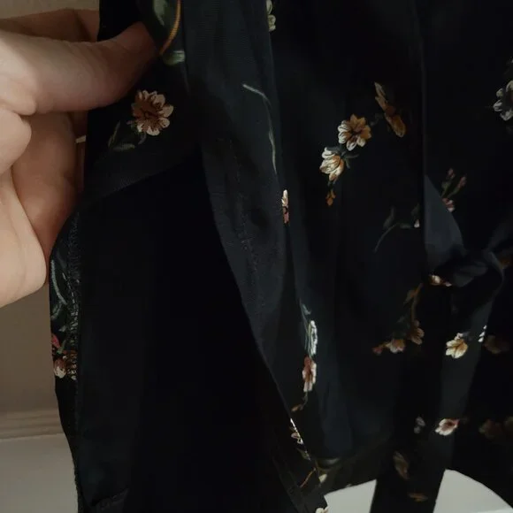 Vintage Bloomingdale’s Floral Button-Front Sleeveless Top - Size Medium - Picture 3 of 6